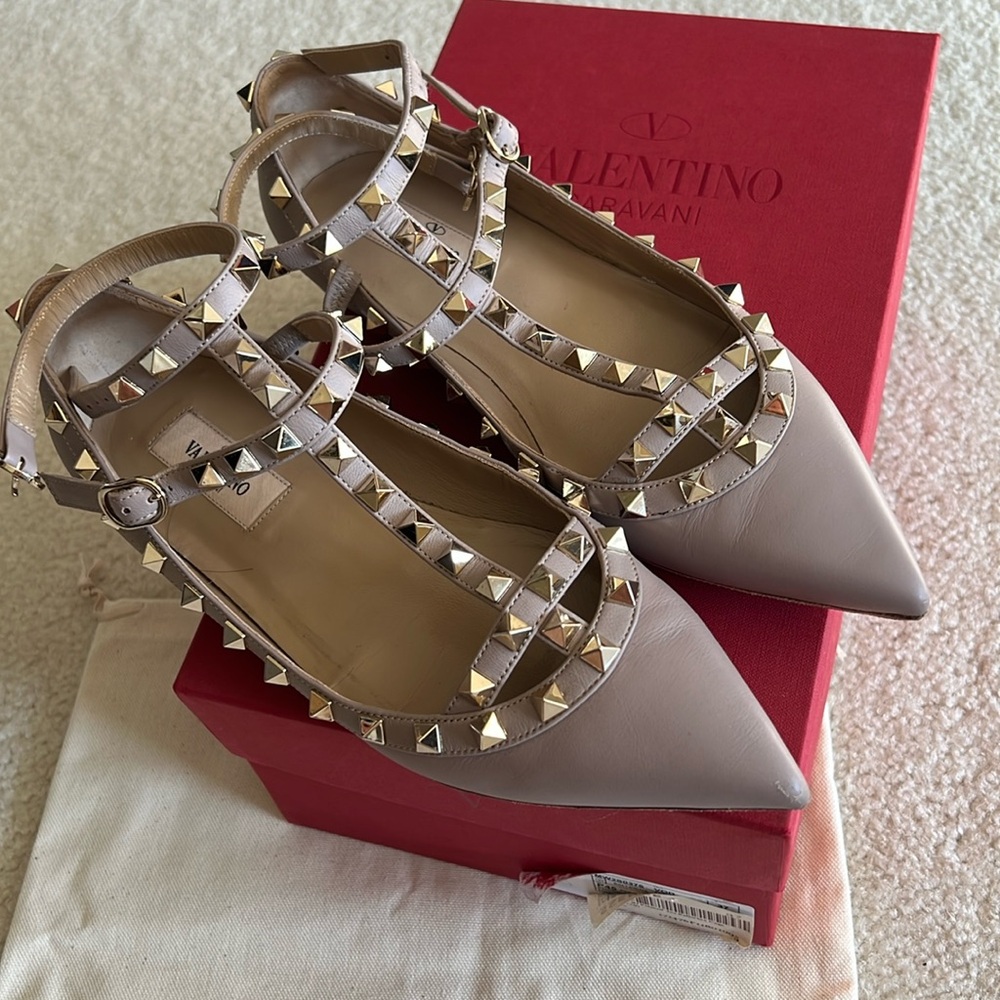 Valentino Garavani Smooth Calf Pointed Toe Ballerina Cage